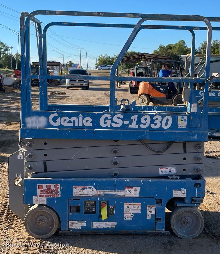 image for item NA9566 2016 Genie GS-1930  scissor lift