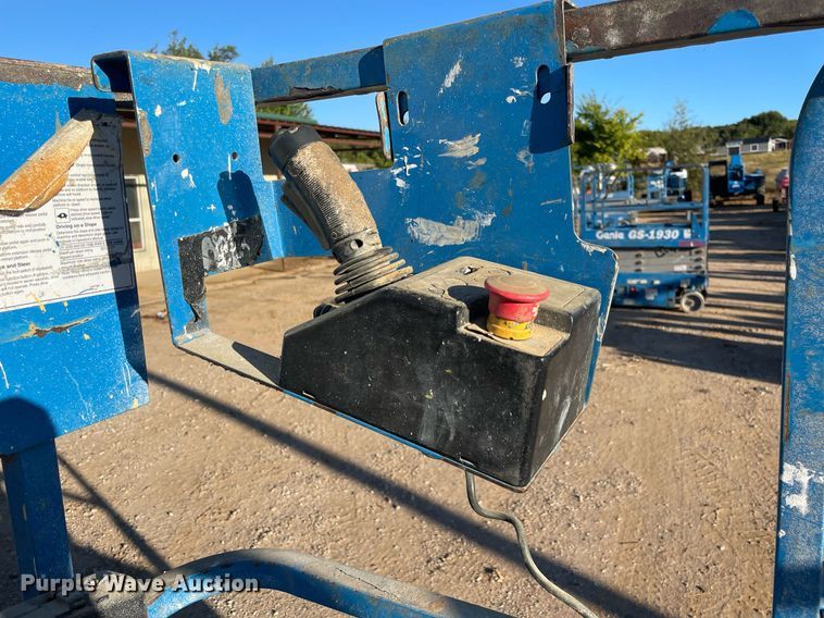 image for item NA9566 2016 Genie GS-1930  scissor lift