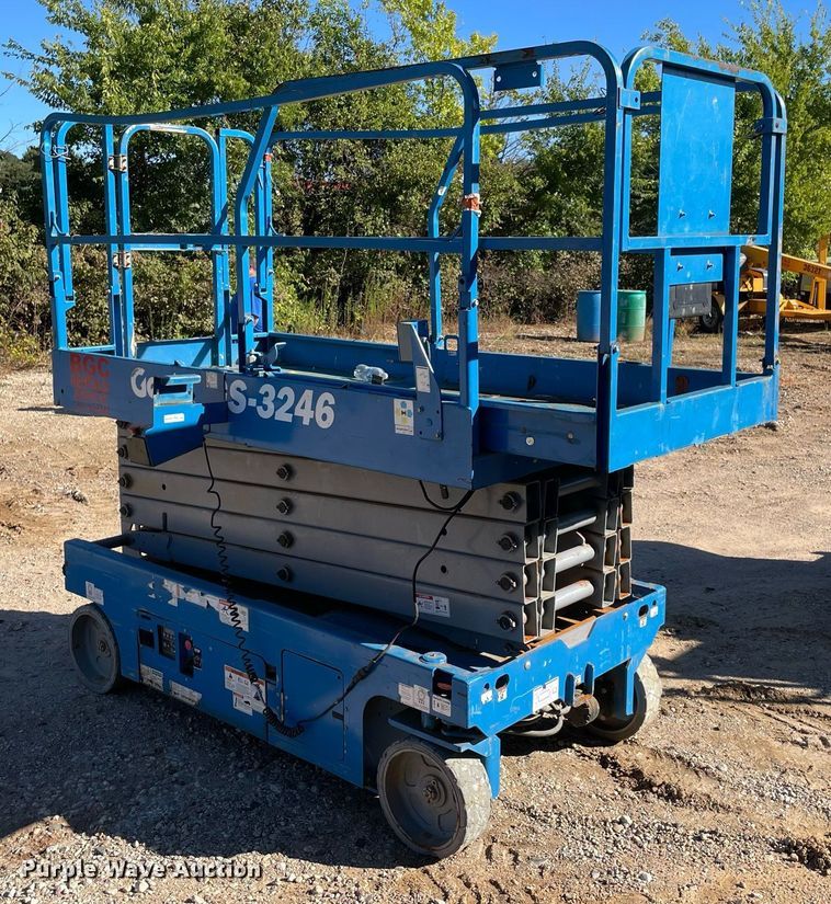 image for item NA9577 2017 Genie GS-3246  scissor lift