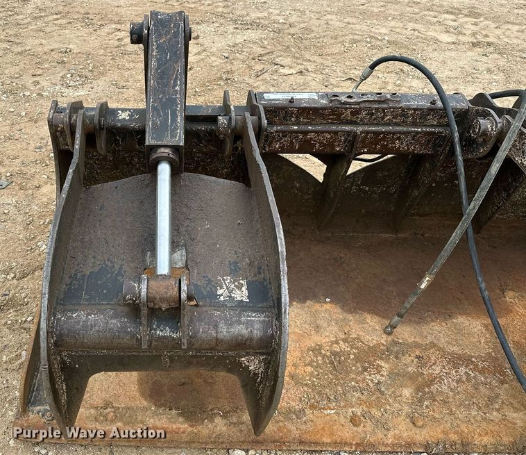 image for item NA9611 Blue Diamond Extreme Duty  skid steer grapple bucket