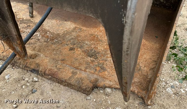 image for item NA9611 Blue Diamond Extreme Duty  skid steer grapple bucket