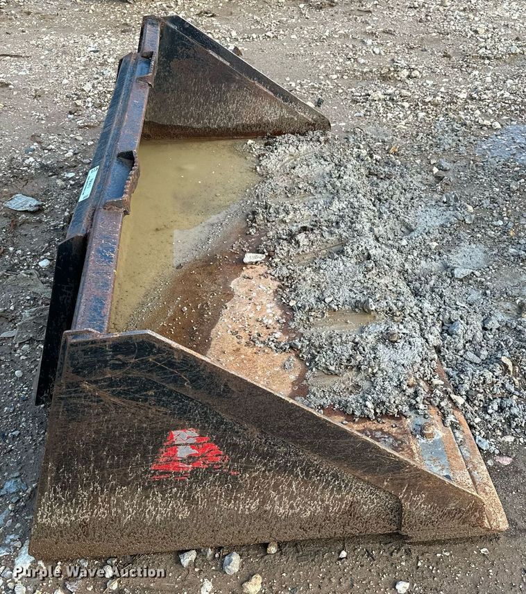 image for item NA9613 Skid steer bucket