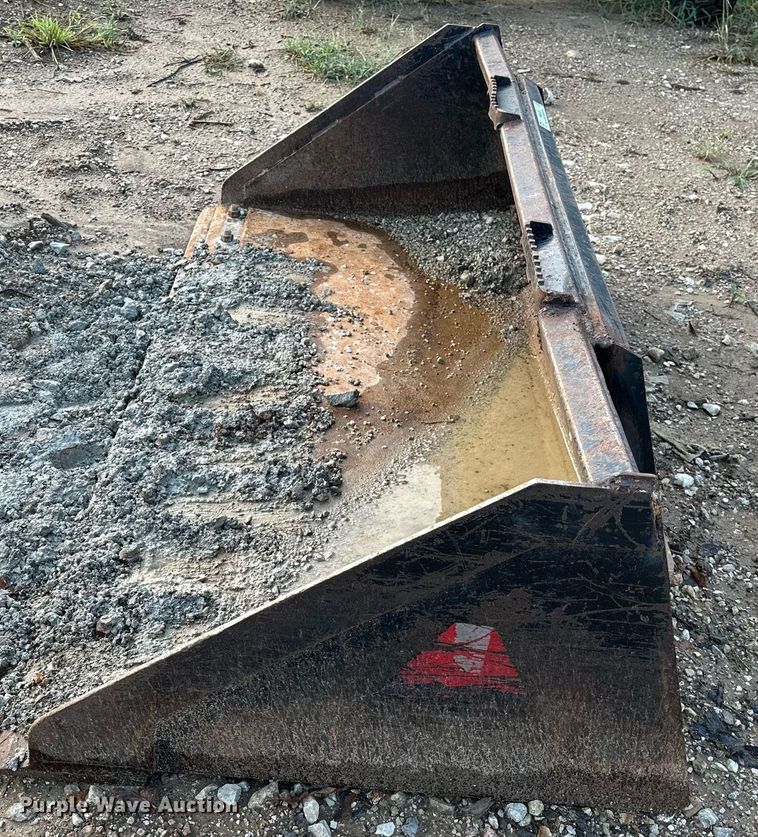 image for item NA9613 Skid steer bucket