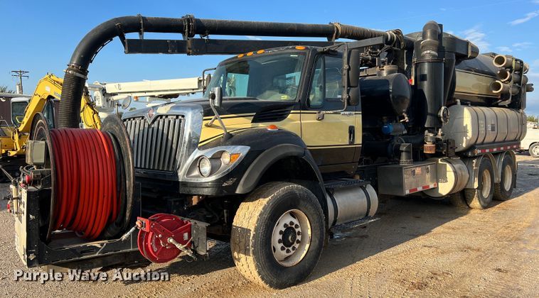 image for item NI9028 2009 International WorkStar 7600  vacuum truck