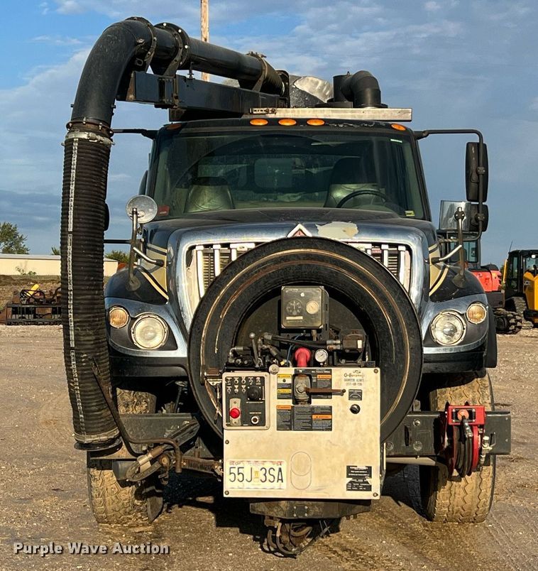 image for item NI9028 2009 International WorkStar 7600  vacuum truck