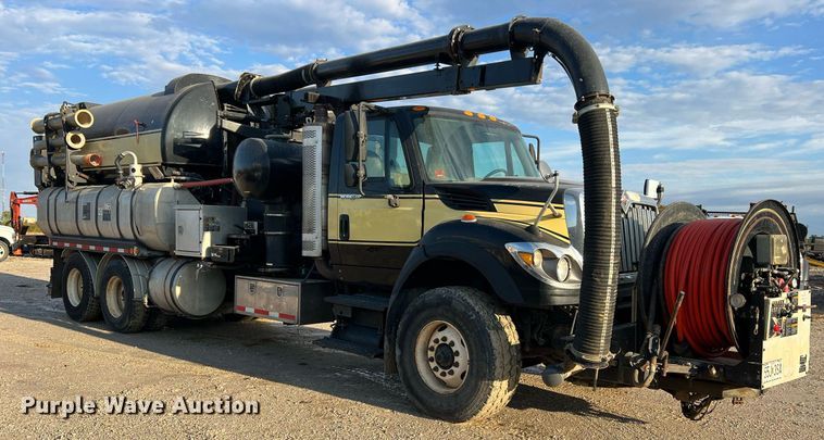 image for item NI9028 2009 International WorkStar 7600  vacuum truck