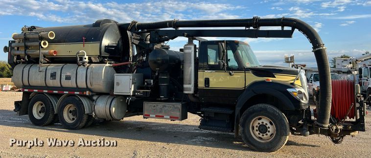 image for item NI9028 2009 International WorkStar 7600  vacuum truck