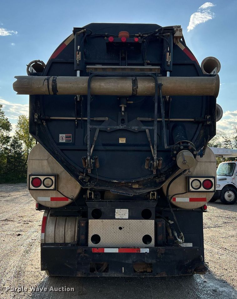 image for item NI9028 2009 International WorkStar 7600  vacuum truck