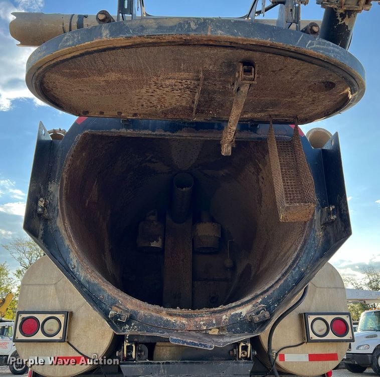 image for item NI9028 2009 International WorkStar 7600  vacuum truck