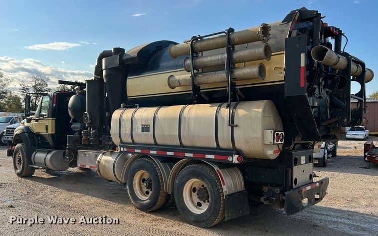 image for item NI9028 2009 International WorkStar 7600  vacuum truck