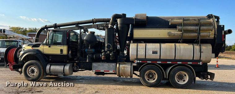 image for item NI9028 2009 International WorkStar 7600  vacuum truck