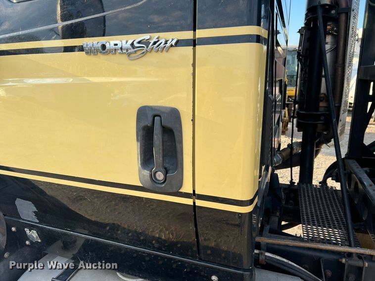 image for item NI9028 2009 International WorkStar 7600  vacuum truck