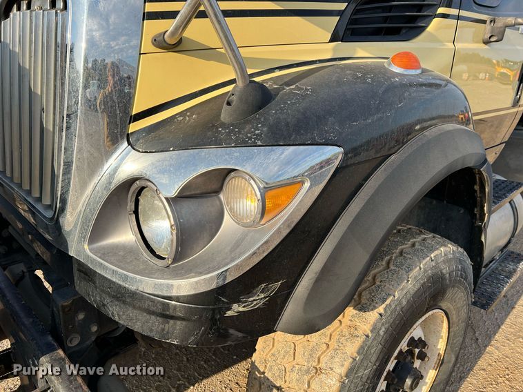 image for item NI9028 2009 International WorkStar 7600  vacuum truck