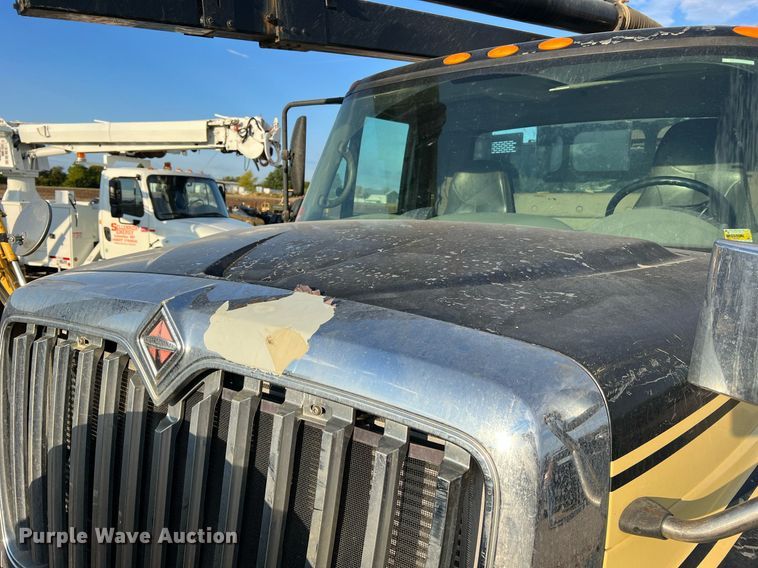 image for item NI9028 2009 International WorkStar 7600  vacuum truck