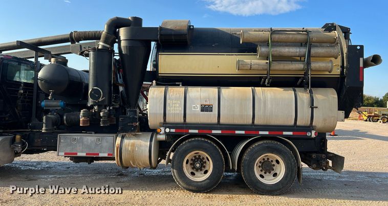 image for item NI9028 2009 International WorkStar 7600  vacuum truck