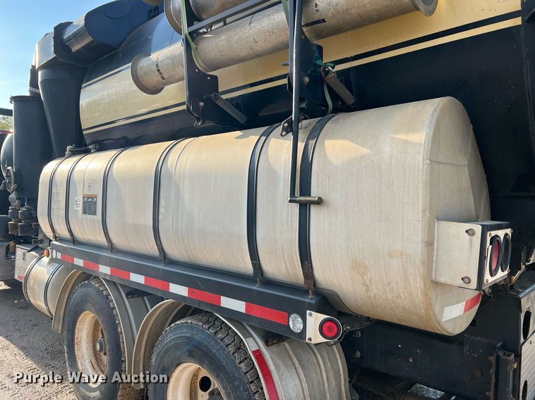 image for item NI9028 2009 International WorkStar 7600  vacuum truck