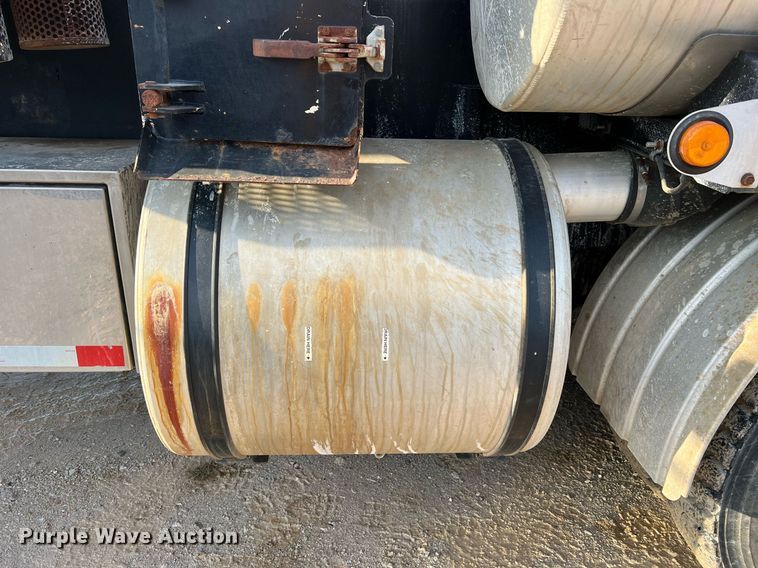 image for item NI9028 2009 International WorkStar 7600  vacuum truck