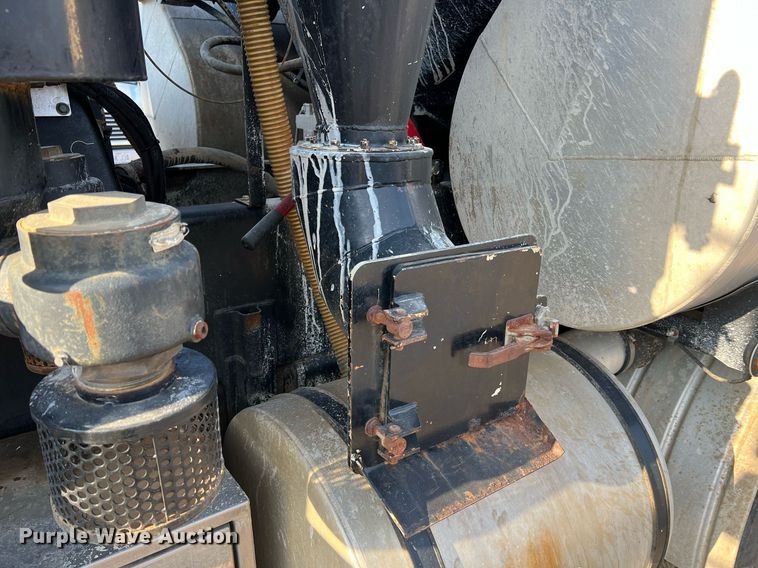 image for item NI9028 2009 International WorkStar 7600  vacuum truck