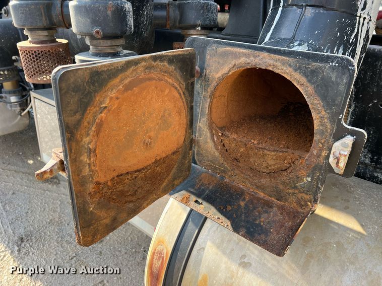 image for item NI9028 2009 International WorkStar 7600  vacuum truck