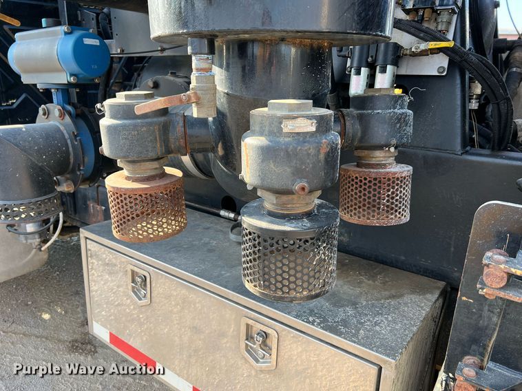 image for item NI9028 2009 International WorkStar 7600  vacuum truck