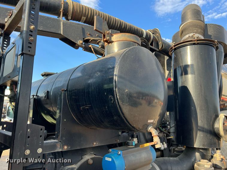 image for item NI9028 2009 International WorkStar 7600  vacuum truck