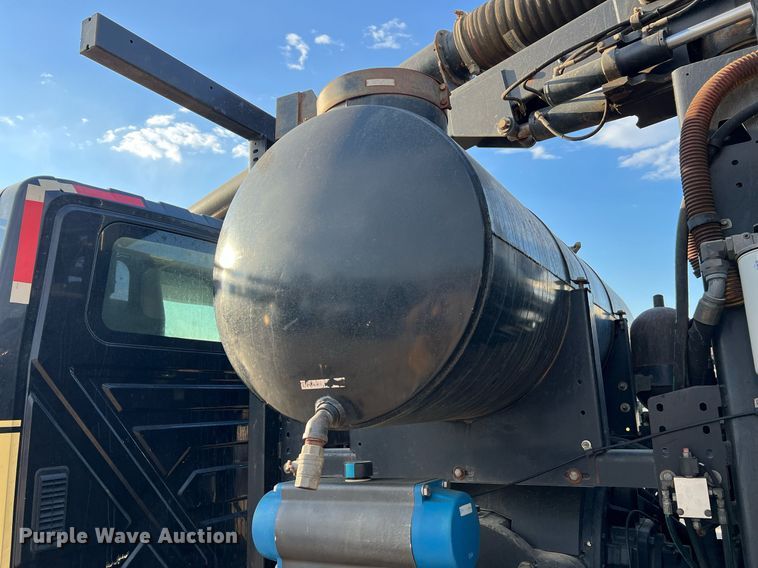 image for item NI9028 2009 International WorkStar 7600  vacuum truck