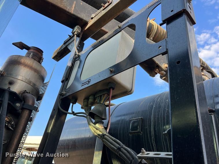 image for item NI9028 2009 International WorkStar 7600  vacuum truck