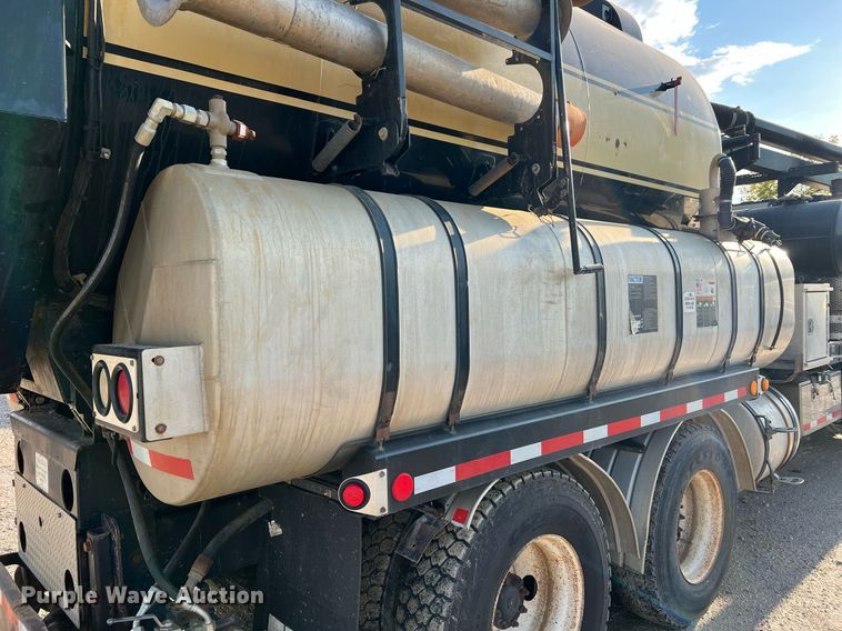 image for item NI9028 2009 International WorkStar 7600  vacuum truck