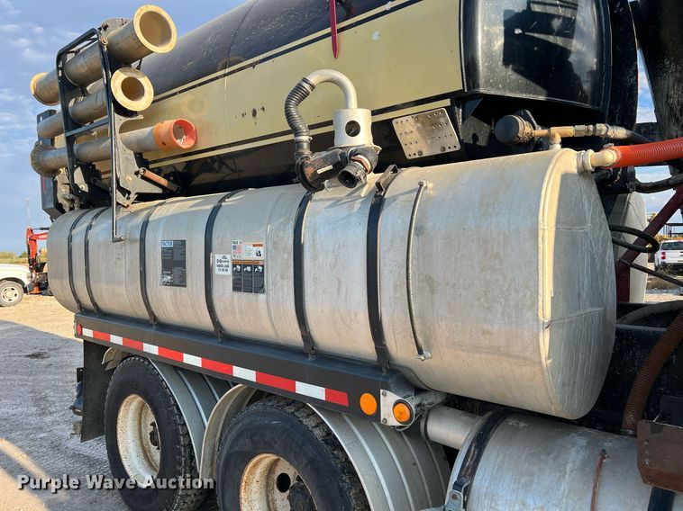 image for item NI9028 2009 International WorkStar 7600  vacuum truck