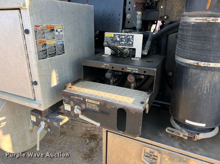 image for item NI9028 2009 International WorkStar 7600  vacuum truck