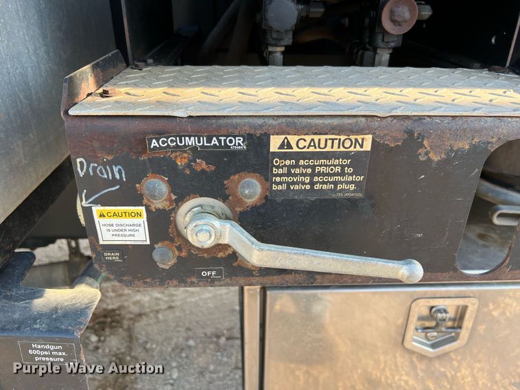 image for item NI9028 2009 International WorkStar 7600  vacuum truck