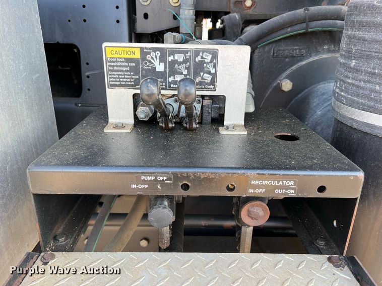 image for item NI9028 2009 International WorkStar 7600  vacuum truck