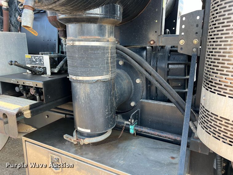 image for item NI9028 2009 International WorkStar 7600  vacuum truck