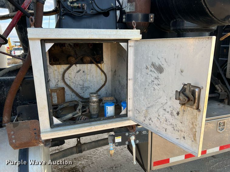 image for item NI9028 2009 International WorkStar 7600  vacuum truck