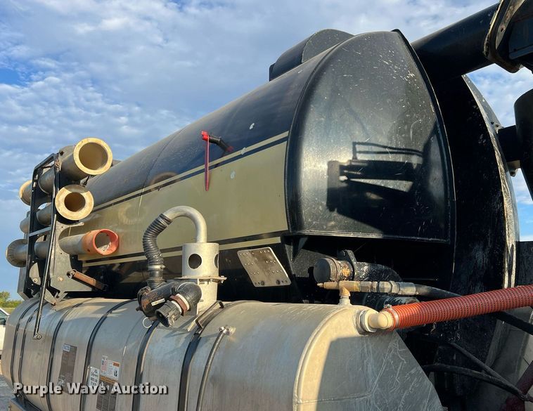 image for item NI9028 2009 International WorkStar 7600  vacuum truck