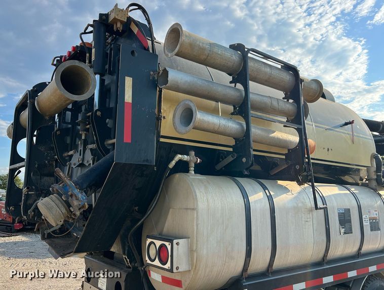 image for item NI9028 2009 International WorkStar 7600  vacuum truck