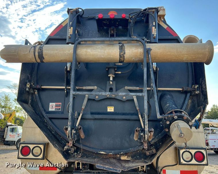 image for item NI9028 2009 International WorkStar 7600  vacuum truck