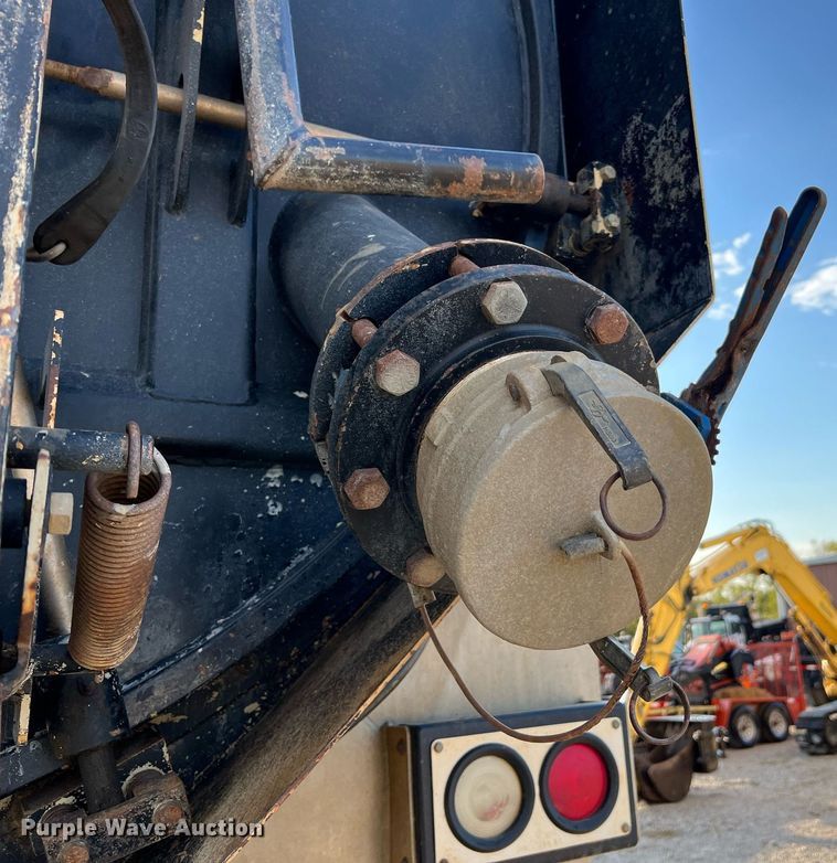 image for item NI9028 2009 International WorkStar 7600  vacuum truck