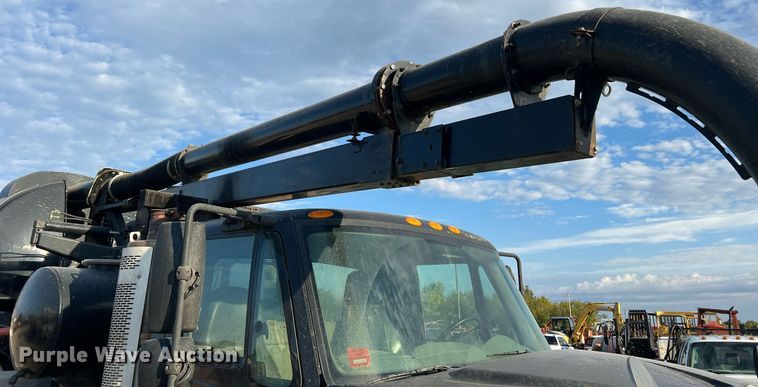 image for item NI9028 2009 International WorkStar 7600  vacuum truck