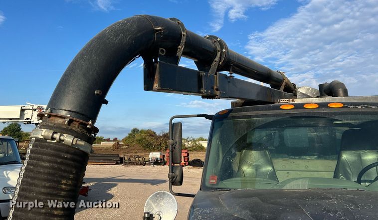 image for item NI9028 2009 International WorkStar 7600  vacuum truck