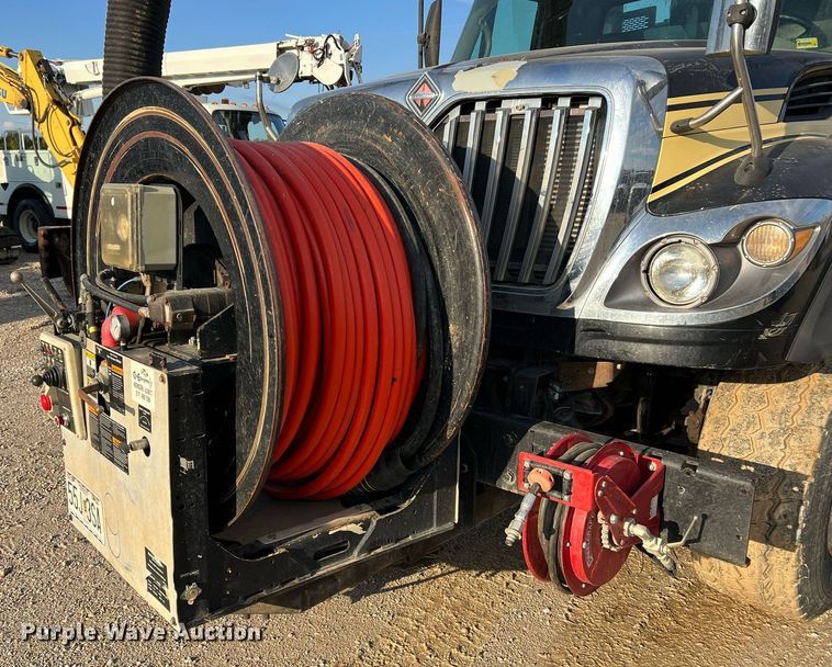 image for item NI9028 2009 International WorkStar 7600  vacuum truck