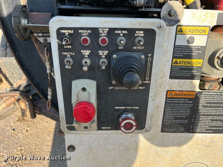 image for item NI9028 2009 International WorkStar 7600  vacuum truck