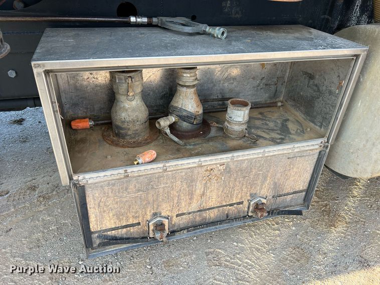 image for item NI9028 2009 International WorkStar 7600  vacuum truck