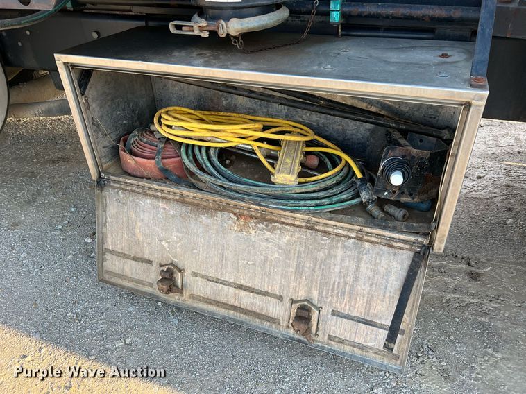 image for item NI9028 2009 International WorkStar 7600  vacuum truck