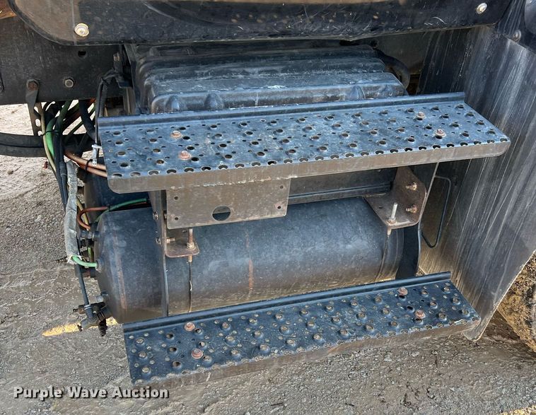 image for item NI9028 2009 International WorkStar 7600  vacuum truck