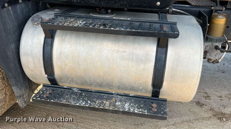 image for item NI9028 2009 International WorkStar 7600  vacuum truck