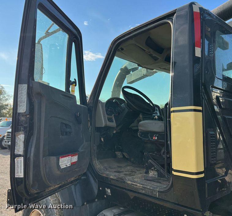 image for item NI9028 2009 International WorkStar 7600  vacuum truck