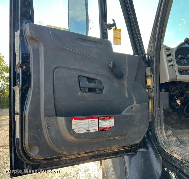 image for item NI9028 2009 International WorkStar 7600  vacuum truck