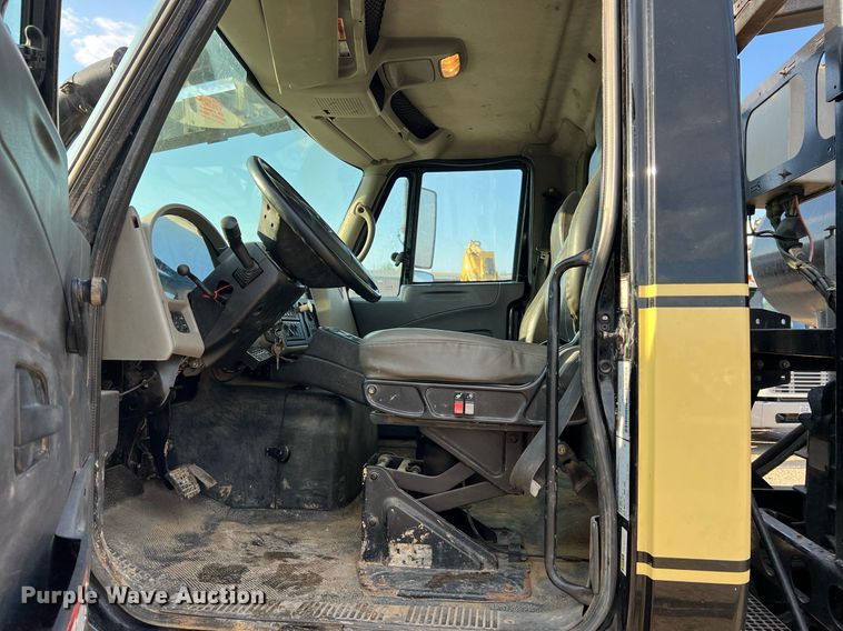 image for item NI9028 2009 International WorkStar 7600  vacuum truck