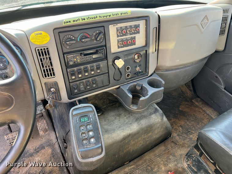 image for item NI9028 2009 International WorkStar 7600  vacuum truck